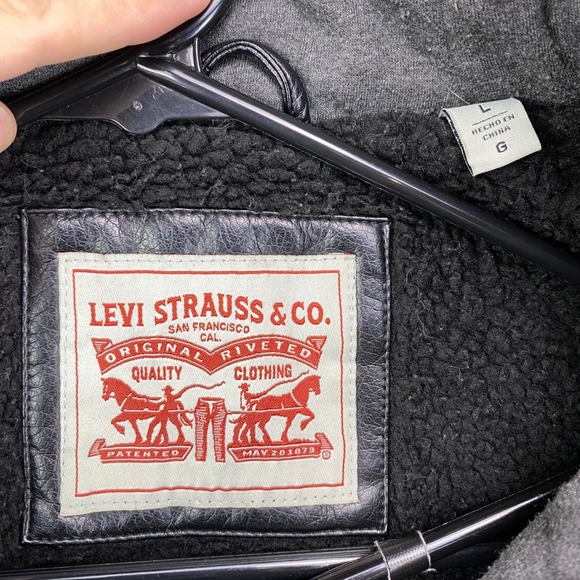 Levis‎ Mens Black Faux Leather Hooded Trucker Jacket Large Full Zip - Picture 2 of 8